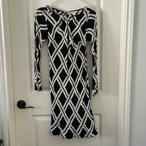 Banana Republic Women’s B&W Long-Sleeve Geometric Dress